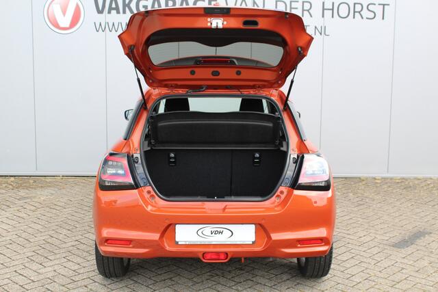 Suzuki SWIFT 1.2-83 pk MHEV Select Smart-Hybrid 5drs. Zeer betrouwbare en luxe wagen ! Slechts 15.000km ! Cruise Cntrl, LED verl., Airco, Navigatie, Stoelverwarm., Camera, Keyless entry & start, LM wielen, Metallic lak, Side- en lane assist etc.