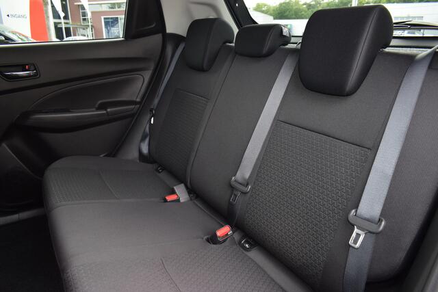 Suzuki SWIFT 1.2 Style Smart Hybrid | Cruise Control Adaptief | Climate Control | Navigatie | Camera + Sesoren Achter | Tot 10Jr. Suzuki-Garantie |