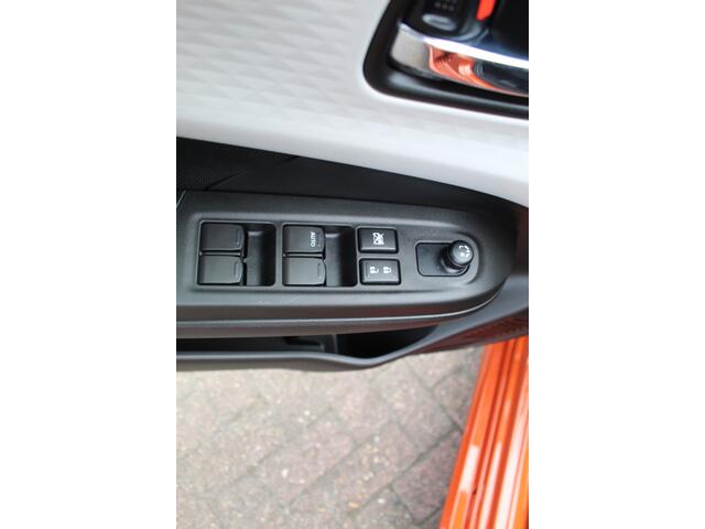 Suzuki SWIFT 1.2 83 pk MHEV Comfort Smart Hybrid 5 deurs Navigatie, Cruise Control, Camera, Keyless entry en start