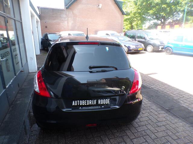 Suzuki SWIFT 1.2 Exclusive BLACKLINE ZEER MOOI, 1 EIGENAAR,NIUEWE APK !!! LET OP DONDERDAG EN VRIJDAG TROPEN TIJDEN VAN 07:00 tot 14:00 !!