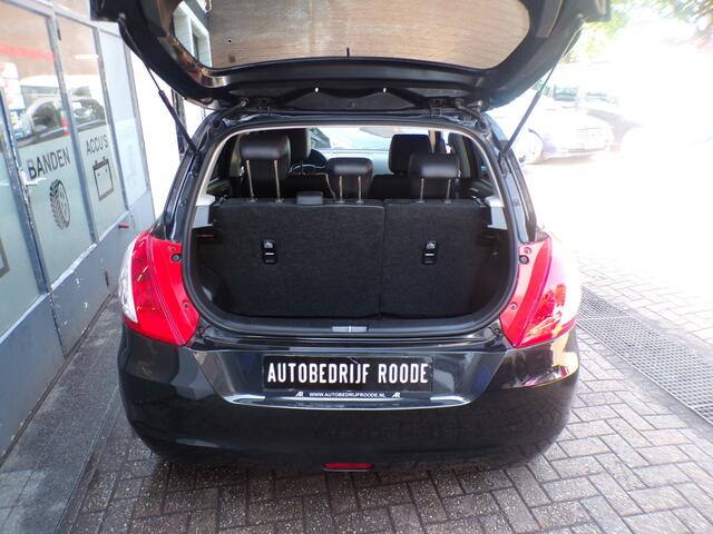 Suzuki SWIFT 1.2 Exclusive BLACKLINE ZEER MOOI, 1 EIGENAAR,NIUEWE APK !!! LET OP DONDERDAG EN VRIJDAG TROPEN TIJDEN VAN 07:00 tot 14:00 !!
