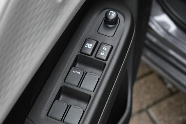 Suzuki SWIFT 1.2 Select Smart Hybrid 82pk | Nieuw | Direct uit voorraad leverbaar! | 25KM |