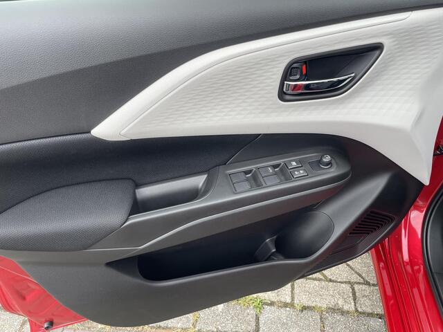 Suzuki SWIFT 1.2 Comfort Smart Hybrid | Demo direct leverbaar | Achteruitrijcamera | Dodehoek assistent | Adaptieve cruise |