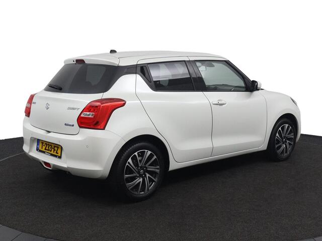 Suzuki SWIFT 1.2 Style Smart Hybrid | Keyless Entry | Stoelverwarming | Navigatie | Cruise Control | Achteruitrijcamera | Led Verlichting |