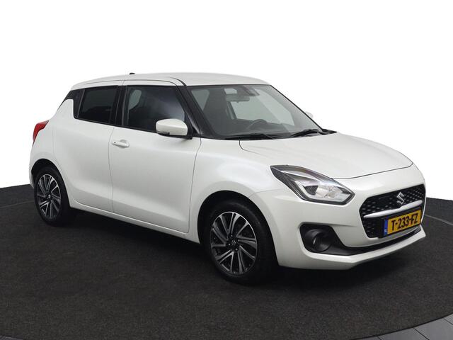 Suzuki SWIFT 1.2 Style Smart Hybrid | Keyless Entry | Stoelverwarming | Navigatie | Cruise Control | Achteruitrijcamera | Led Verlichting |