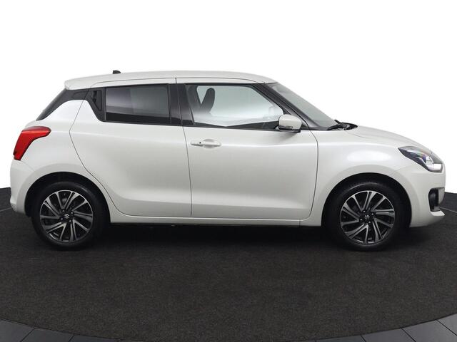 Suzuki SWIFT 1.2 Style Smart Hybrid | Keyless Entry | Stoelverwarming | Navigatie | Cruise Control | Achteruitrijcamera | Led Verlichting |