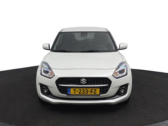 Suzuki SWIFT 1.2 Style Smart Hybrid | Keyless Entry | Stoelverwarming | Navigatie | Cruise Control | Achteruitrijcamera | Led Verlichting |