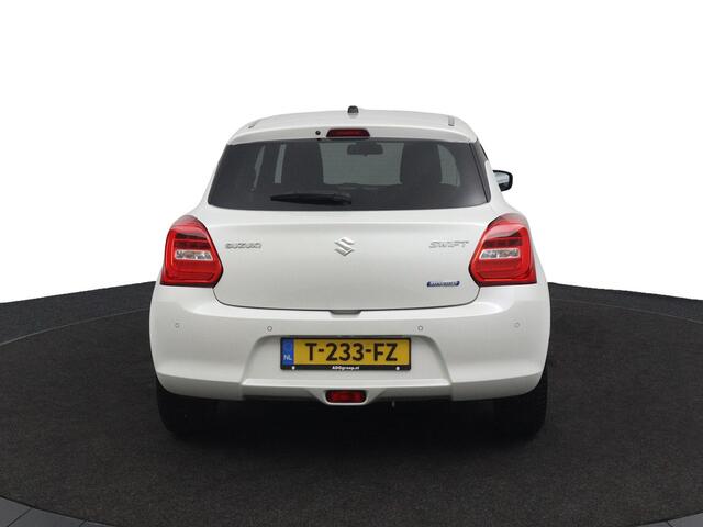 Suzuki SWIFT 1.2 Style Smart Hybrid | Keyless Entry | Stoelverwarming | Navigatie | Cruise Control | Achteruitrijcamera | Led Verlichting |