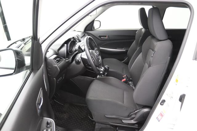 Suzuki SWIFT 1.2 Style Smart Hybrid | Keyless Entry | Stoelverwarming | Navigatie | Cruise Control | Achteruitrijcamera | Led Verlichting |