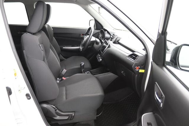 Suzuki SWIFT 1.2 Style Smart Hybrid | Keyless Entry | Stoelverwarming | Navigatie | Cruise Control | Achteruitrijcamera | Led Verlichting |