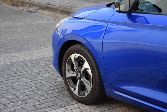 Suzuki SWIFT 1.2 Style Smart Hybrid | DEMO-deal!! | Two-tone | tot 10 jaar garantie!!! |