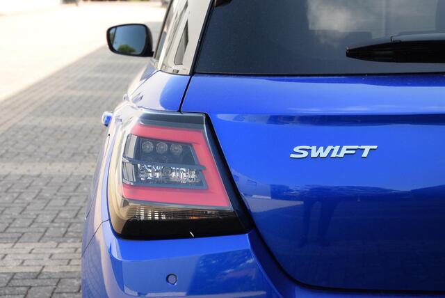 Suzuki SWIFT 1.2 Style Smart Hybrid | DEMO-deal!! | Two-tone | tot 10 jaar garantie!!! |