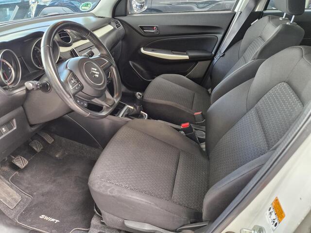 Suzuki SWIFT 1.2 Select | Navigatie | All season banden