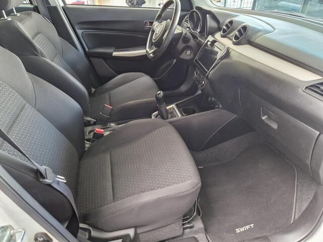 Suzuki SWIFT 1.2 Select | Navigatie | All season banden