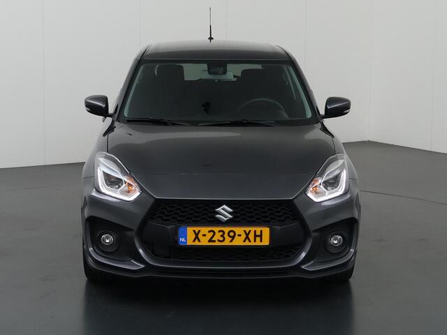 Suzuki SWIFT 1.4 Sport Smart Hybrid | LED | Navigatie | Sportstoelen | Camera | Climate Control | Stoelverwarming | Adaptieve Cruise Control | Dodehoek detectie |