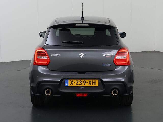 Suzuki SWIFT 1.4 Sport Smart Hybrid | LED | Navigatie | Sportstoelen | Camera | Climate Control | Stoelverwarming | Adaptieve Cruise Control | Dodehoek detectie |