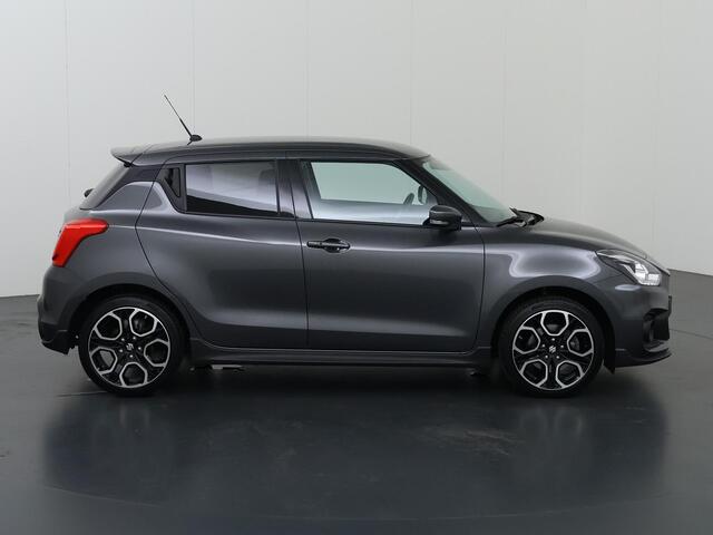 Suzuki SWIFT 1.4 Sport Smart Hybrid | LED | Navigatie | Sportstoelen | Camera | Climate Control | Stoelverwarming | Adaptieve Cruise Control | Dodehoek detectie |