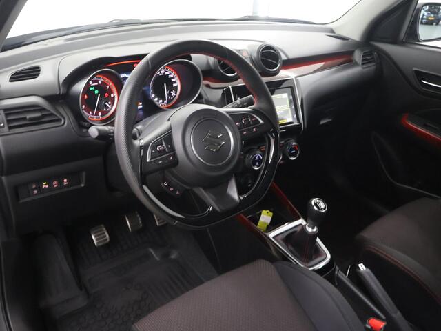 Suzuki SWIFT 1.4 Sport Smart Hybrid | LED | Navigatie | Sportstoelen | Camera | Climate Control | Stoelverwarming | Adaptieve Cruise Control | Dodehoek detectie |