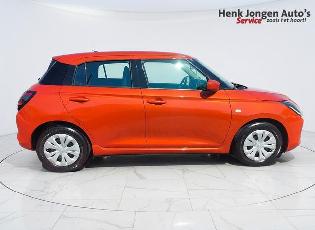 Suzuki SWIFT 1.2 Comfort Smart Hybrid uit 2025 Rijklaar + Fabrieksgarantie Henk Jongen Auto's in Helmond, al 50 jaar service zoals 't hoort!