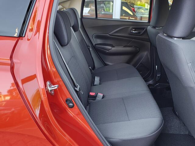 Suzuki SWIFT 1.2 COMFORT SMART HYBRID Direct Leverbaar | Tot 10 JAAR GARANTIE! | Inclusief ¤ 2.200,- Voorraad Voordeel