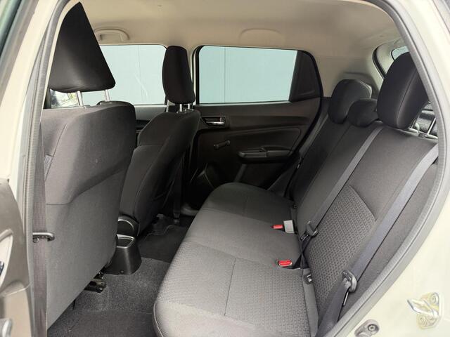 Suzuki SWIFT 1.2 Select / Automaat / Trekhaak / Stoelverwarming / Apple&Android Carplay / Airco / Cruise Control / Camera / Navigatie
