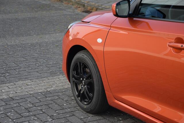 Suzuki SWIFT 1.2 Comfort Smart Hybrid | SUMMER EDITION!! | 15'' ZWARTE LICHTMETALEN VELGEN | 10 JAAR FABRIEKSGARANTIE |