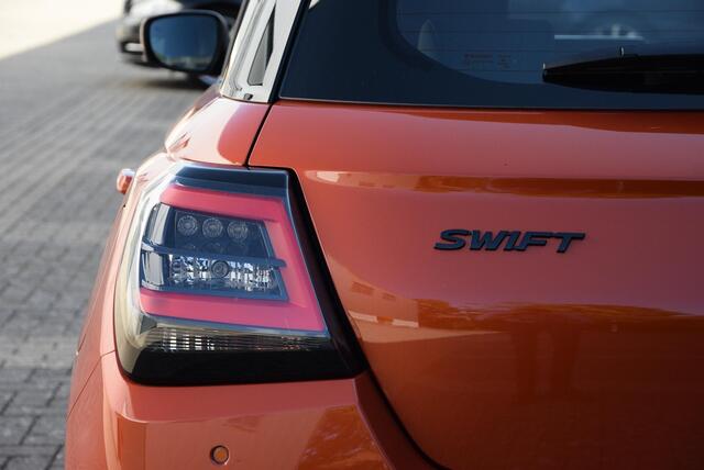 Suzuki SWIFT 1.2 Comfort Smart Hybrid | SUMMER EDITION!! | 15'' ZWARTE LICHTMETALEN VELGEN | 10 JAAR FABRIEKSGARANTIE |