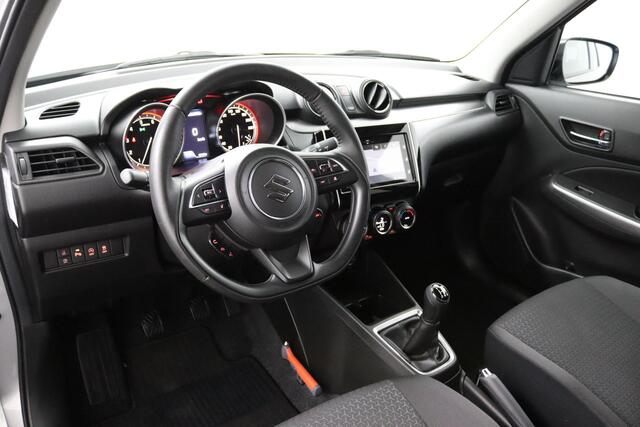 Suzuki SWIFT 1.2 Style Smart Hybrid | Trekhaak | Keyless Entry | Stoelverwarming | Navigatie | Climate Control |