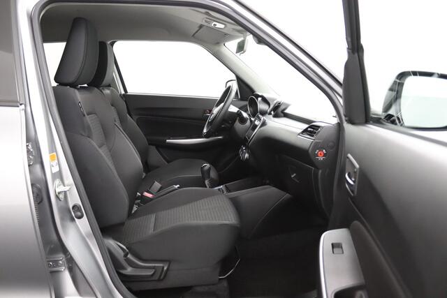 Suzuki SWIFT 1.2 Style Smart Hybrid | Trekhaak | Keyless Entry | Stoelverwarming | Navigatie | Climate Control |