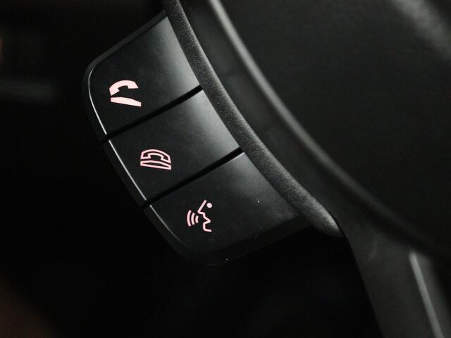 Suzuki SWIFT 1.2 Style Smart Hybrid | PDC |