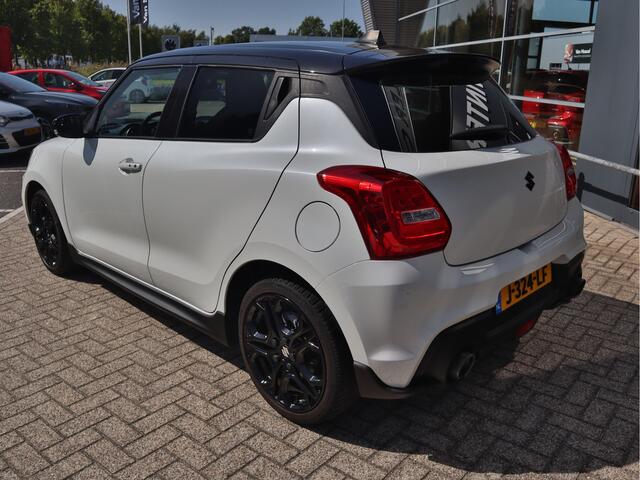 Suzuki SWIFT 1.4 Sport 140pk! | Navigatie | LED | Camera | Stoelverwarming |