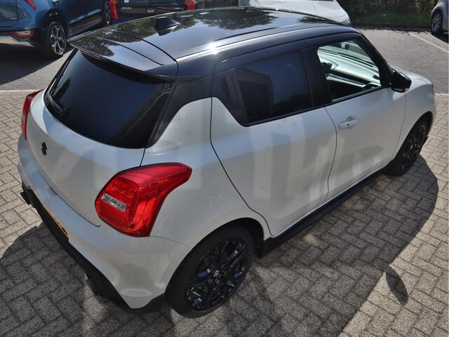 Suzuki SWIFT 1.4 Sport 140pk! | Navigatie | LED | Camera | Stoelverwarming |