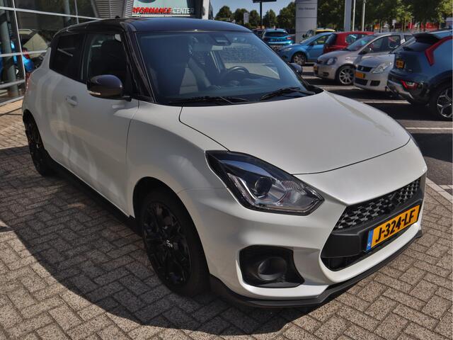 Suzuki SWIFT 1.4 Sport 140pk! | Navigatie | LED | Camera | Stoelverwarming |