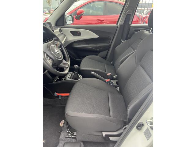 Suzuki SWIFT 1.2 Comfort Smart Hybrid – foto 8