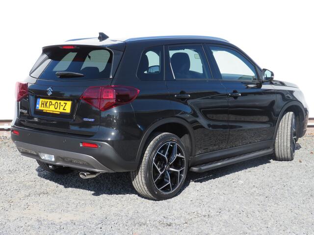 Suzuki VITARA 1.4 Boosterjet Style Smart Hybrid, Trekhaak, ORG NL met 18 inch! Treeplanken, Draadloos Carplay, ZEER COMPLEET!