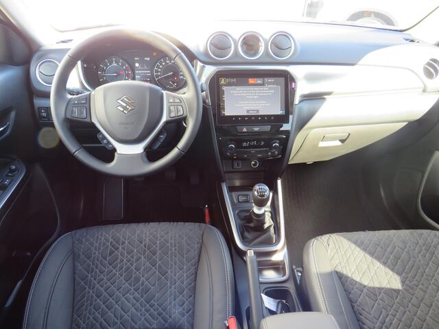 Suzuki VITARA 1.4 Boosterjet Style Smart Hybrid, Trekhaak, ORG NL met 18 inch! Treeplanken, Draadloos Carplay, ZEER COMPLEET!