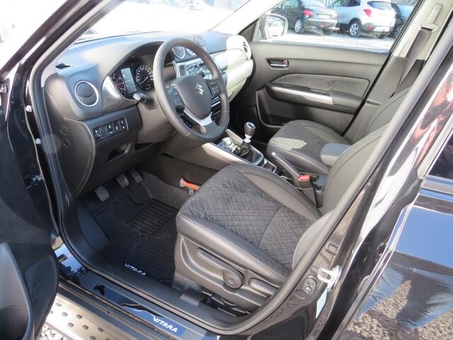 Suzuki VITARA 1.4 Boosterjet Style Smart Hybrid, Trekhaak, ORG NL met 18 inch! Treeplanken, Draadloos Carplay, ZEER COMPLEET!