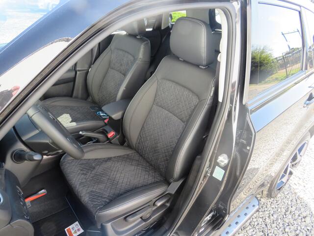 Suzuki VITARA 1.4 Boosterjet Style Smart Hybrid, Trekhaak, ORG NL met 18 inch! Treeplanken, Draadloos Carplay, ZEER COMPLEET!