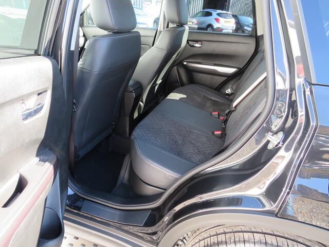 Suzuki VITARA 1.4 Boosterjet Style Smart Hybrid, Trekhaak, ORG NL met 18 inch! Treeplanken, Draadloos Carplay, ZEER COMPLEET!