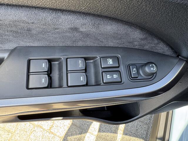 Suzuki VITARA 1.5 Hybrid Style Automaat Direct uit voorraad leverbaar nu met ¤1.000 extra voordeel info: M.Safari 0492588976
