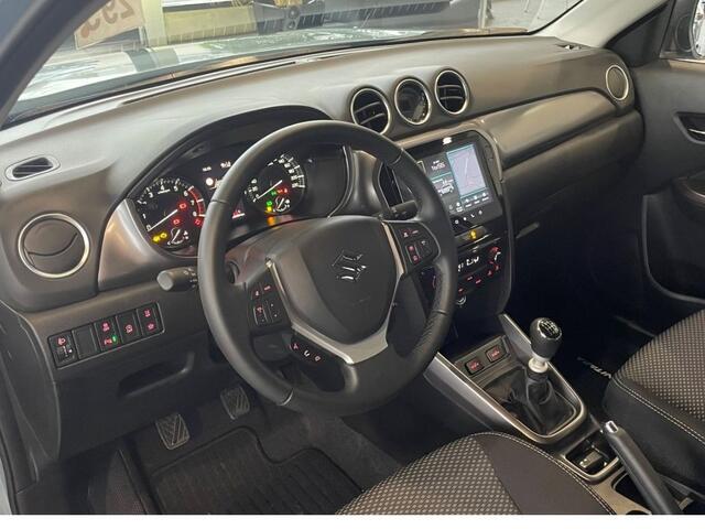 Suzuki VITARA 1.4 BOOSTERJET SELECT SMART HYBRID Dodehoeksensoren | Camera | Draadloze carplay