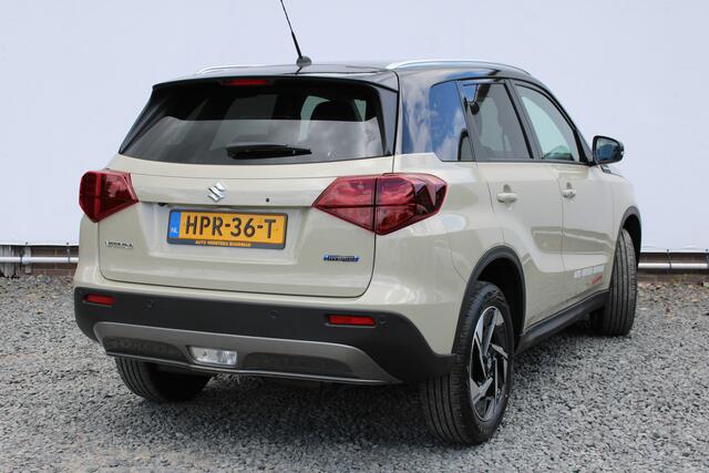 Suzuki VITARA 1.5 Hybrid Style Demo Voordeel, Parkeersensoren voor en Achter, Draadloos Carplay en Panorama Dak.