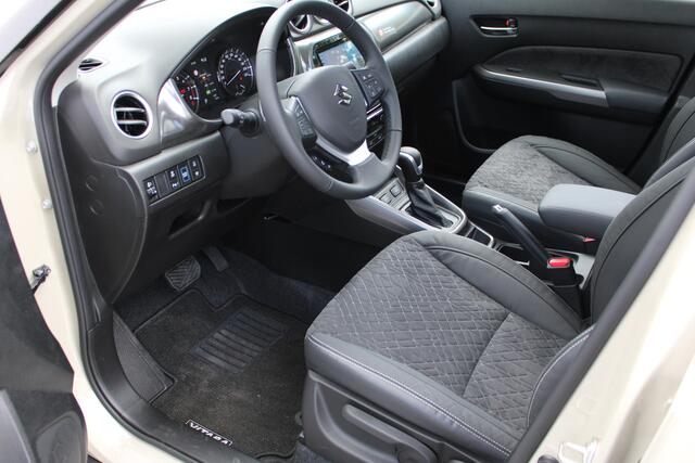 Suzuki VITARA 1.5 Hybrid Style Demo Voordeel, Parkeersensoren voor en Achter, Draadloos Carplay en Panorama Dak.
