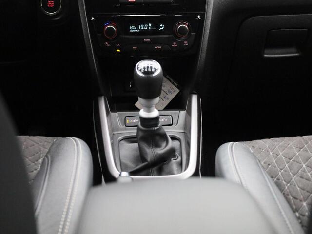 Suzuki VITARA 1.4 Boosterjet 130Pk Comfort Smart Hybrid | Navigatie | Climate Control | Cruise Control | Parkeersensoren met Camera | Stoelverwarming | Trekhaak | Bluetooth |