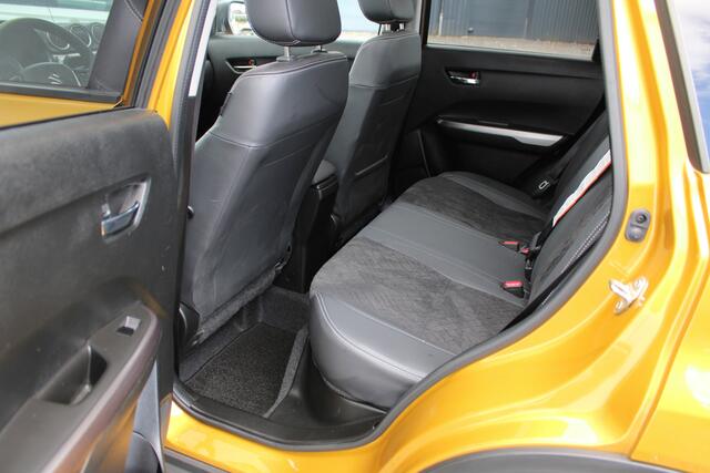 Suzuki VITARA 1.5 Hybrid Style, Automaat, 1e Eig. met All-Seasonbanden, Panoramadak, Navigatie, Parkeersensoren en Dealer onderhouden!