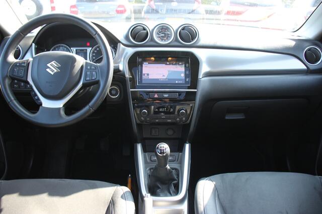 Suzuki VITARA 1.6 High Executive | Trekhaak | Open dak | Navigatie | Cruise |