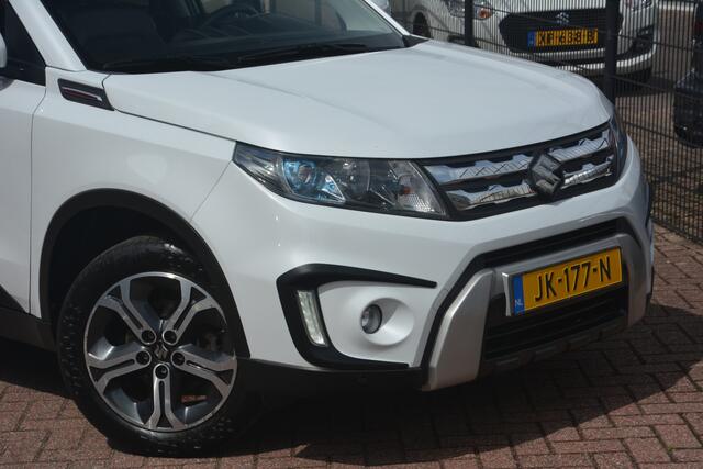 Suzuki VITARA 1.6 High Executive | Navigatie | Panoramadak | Camera | Stoelverwarming | Keyless | NL auto!! |
