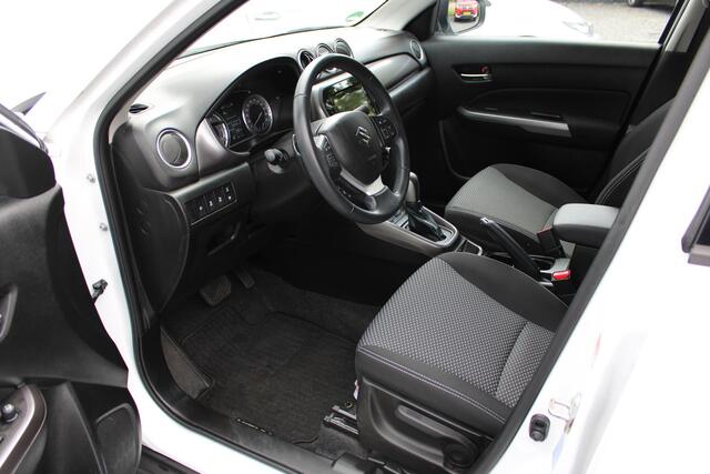 Suzuki VITARA 1.4 Boosterjet Select Smart Hybrid , Automaat, 17000 km en Trekgewicht van 1500KG!