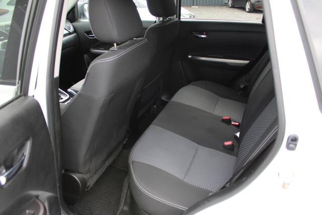 Suzuki VITARA 1.4 Boosterjet Select Smart Hybrid , Automaat, 17000 km en Trekgewicht van 1500KG!
