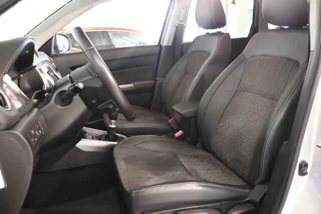 Suzuki VITARA 1.4 Boosterjet Stijl | Camera | Panoramadak | Adaptieve cruise control | Stoelverwarming | Smartphone intergratie | Climate control |